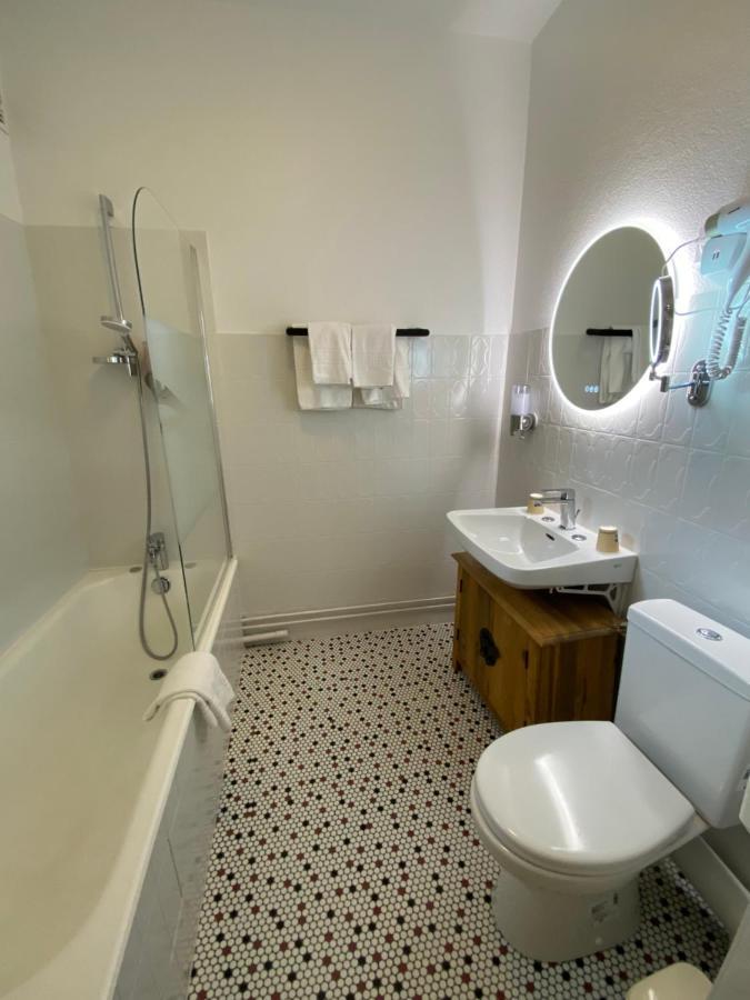 Balzac Hotel Restaurant Fougeres Bagian luar foto