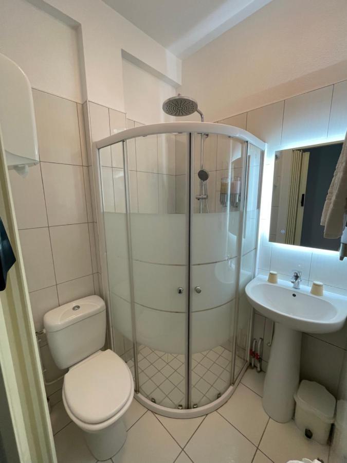 Balzac Hotel Restaurant Fougeres Bagian luar foto
