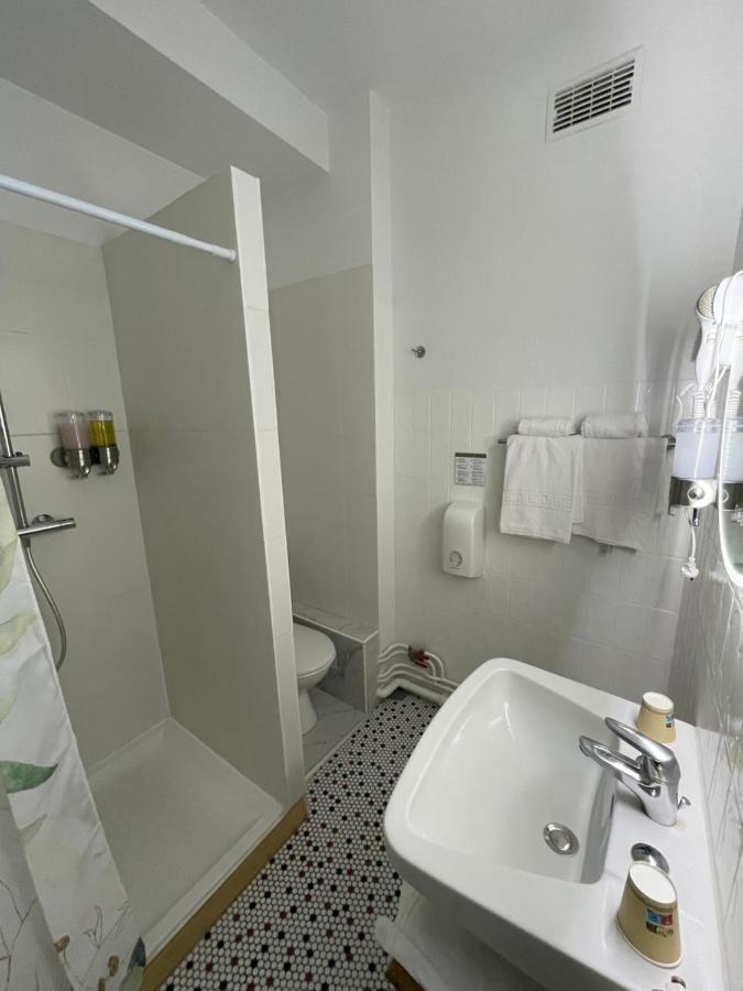 Balzac Hotel Restaurant Fougeres Bagian luar foto
