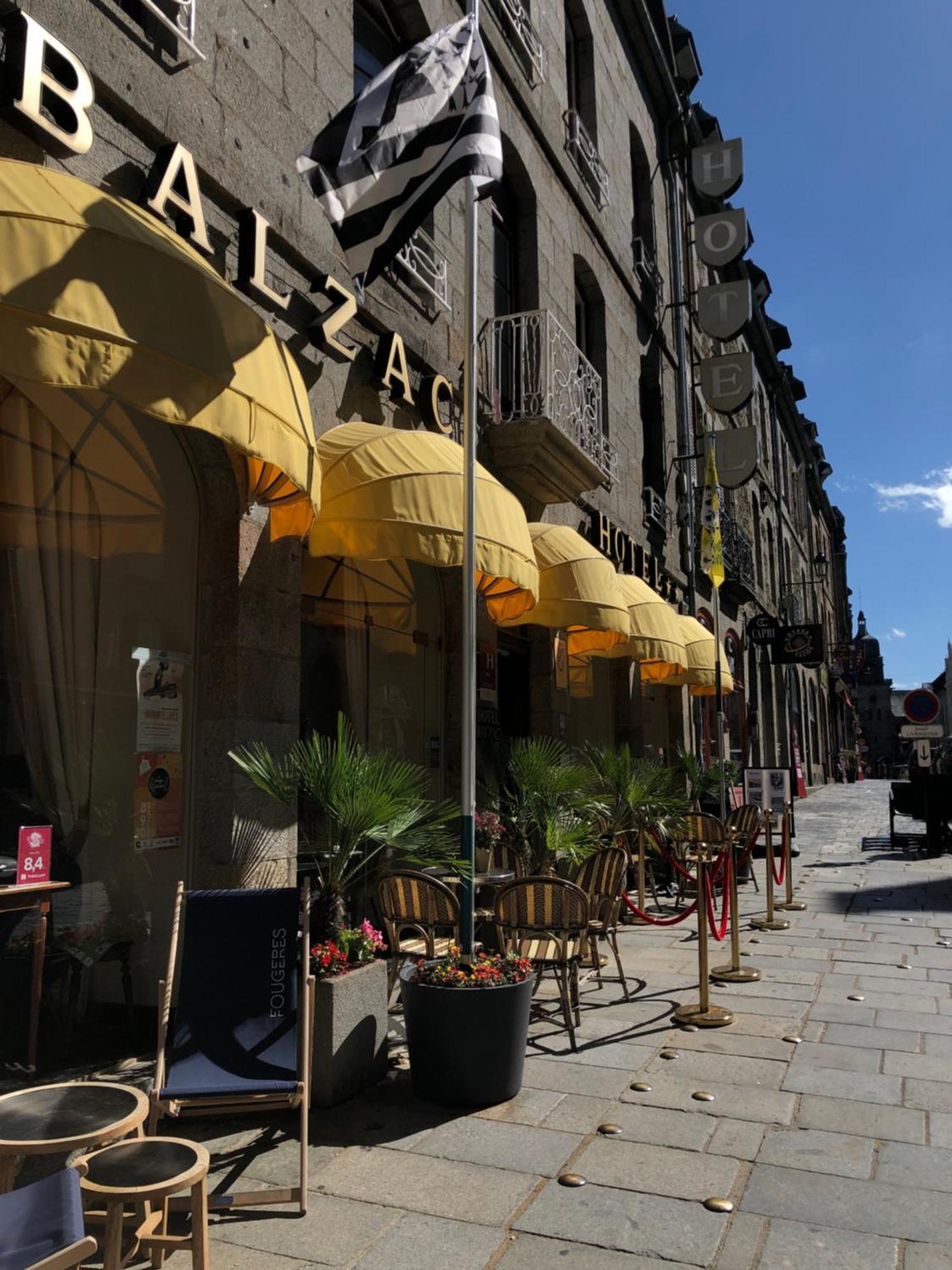 Balzac Hotel Restaurant Fougeres Bagian luar foto