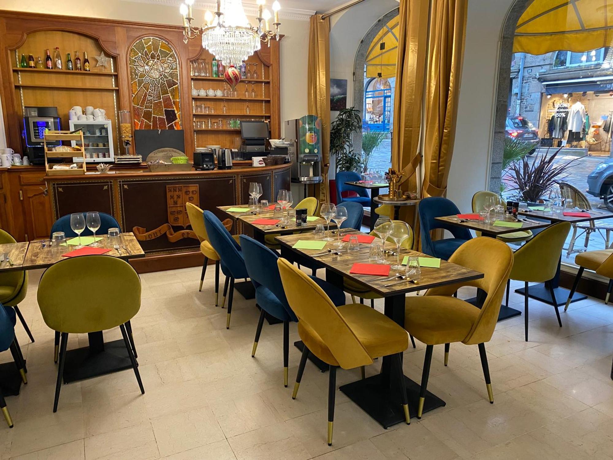 Balzac Hotel Restaurant Fougeres Bagian luar foto